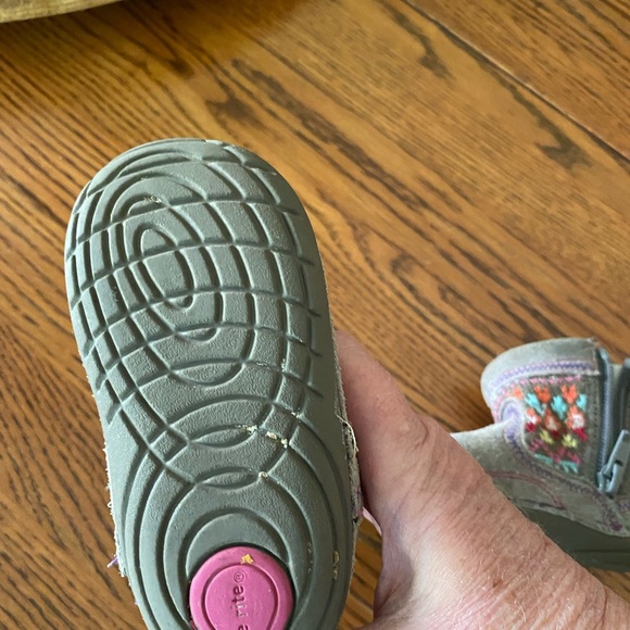 Cute little boots - Picture 3 of 4